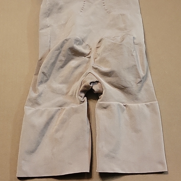 SPANX SIZE SMALL - Picture 7 of 8